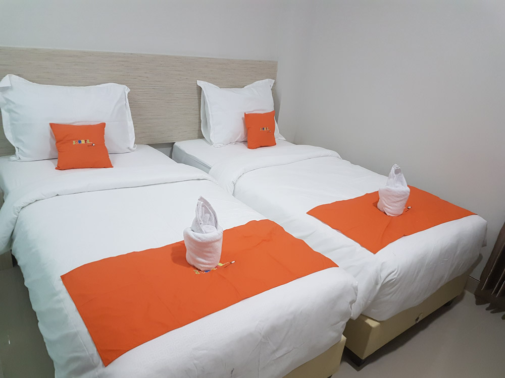 Kamar standard dengan twin beds